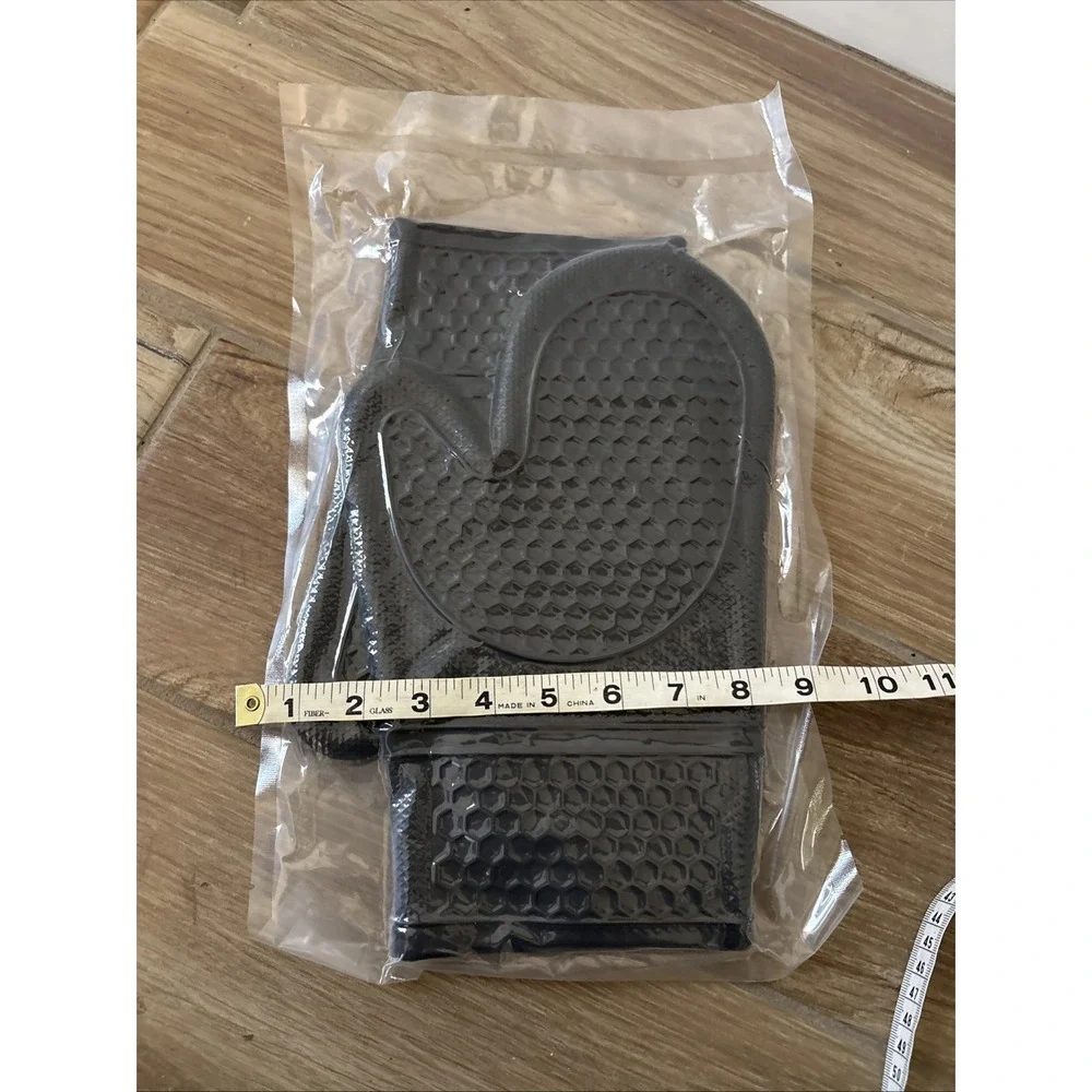 New Grip Heat & Slip Resistant Silicone Oven‎ Mitts Set Black